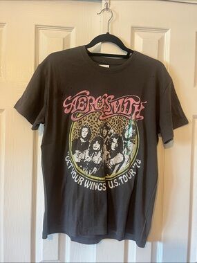 NWT Women’s Dark Gray Aerosmith Tee Shirt Size Medium